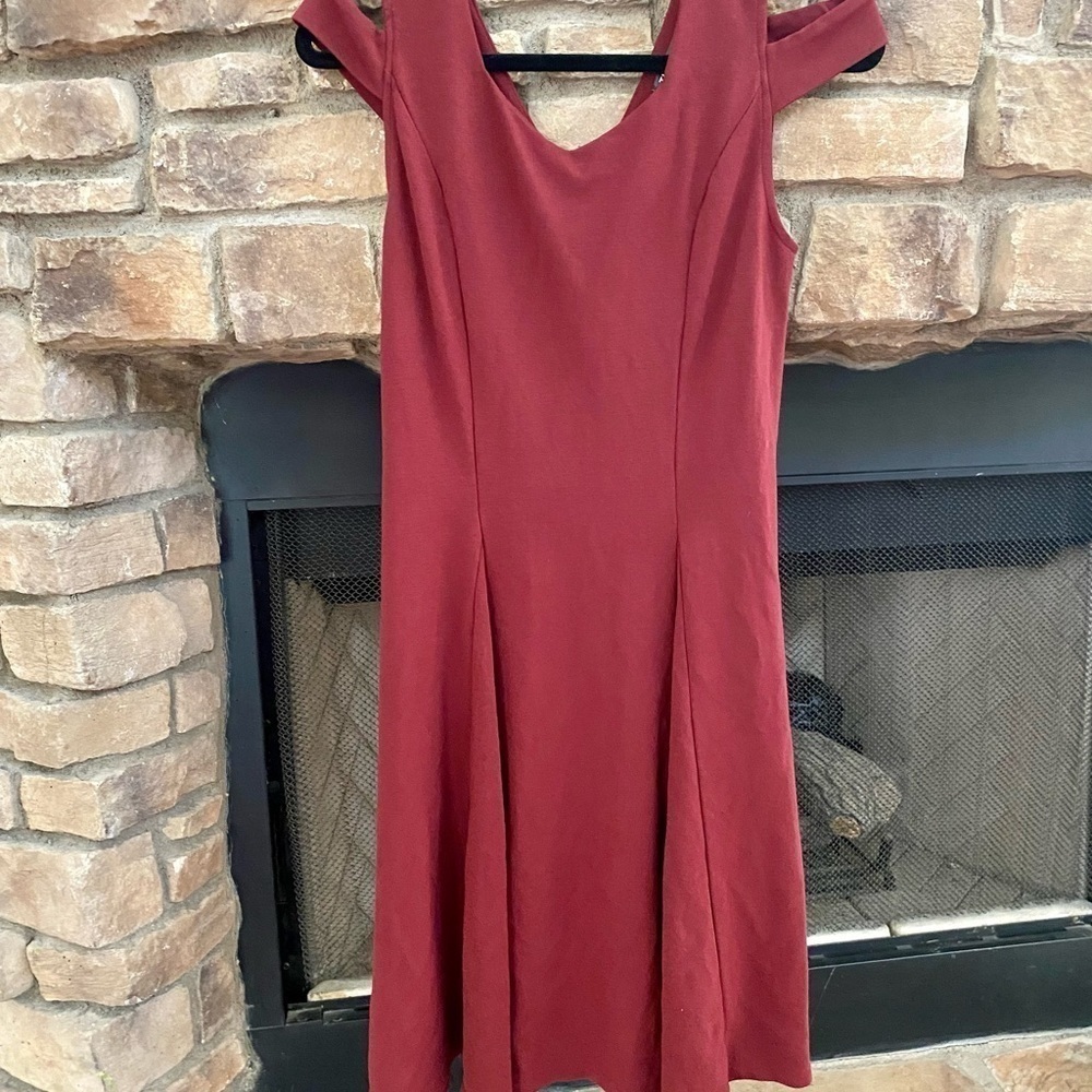 NWOT Thanth burgundy, cold shoulder cap sleeve w/ slightly pleated, flowy skirt.